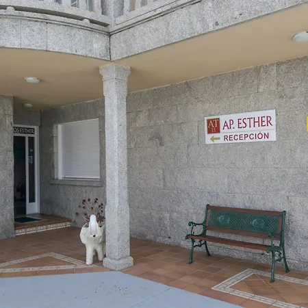 Esther Санхенхо